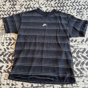 Nike Men's Black Striped Size Medium Tee